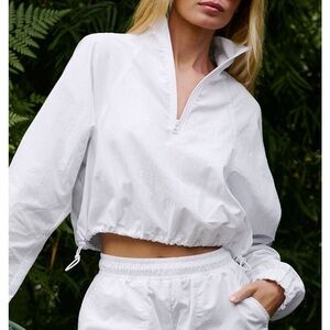 ALO Yoga White cropped 1/4 zip Alumni pullover sz small